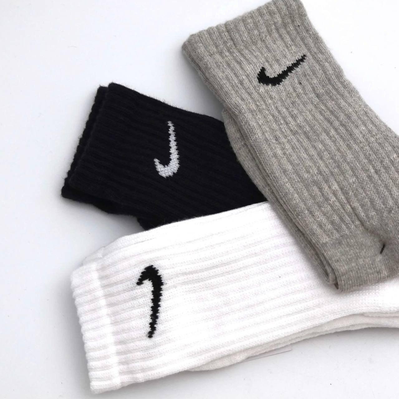 ➡️ Kit com 3 Pares de Meias Nike Everyday Cushion