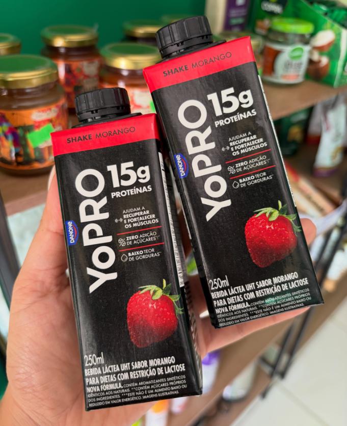 ➡️ Bebida Láctea UHT Morango – 250ml Pack com 12 unidades - YoPRO