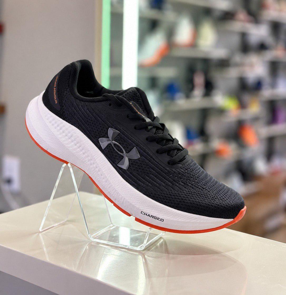 ➡️ Tênis Under Armour Charged Starlight SE