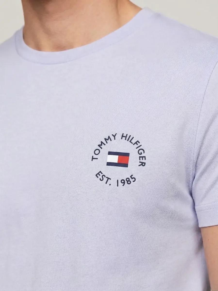 🚚 Camiseta Tommy Hilfiger 1985 Logo Chest Masculino Branco