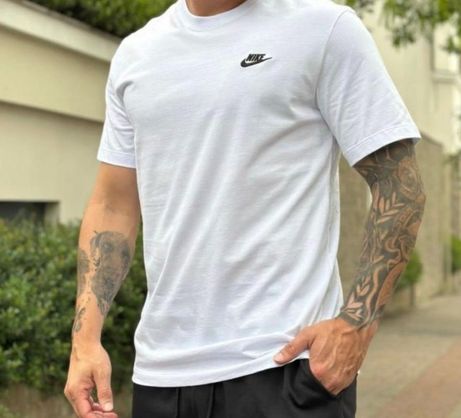 ➡️ Camiseta Nike Sportswear Club Essentials Feminina