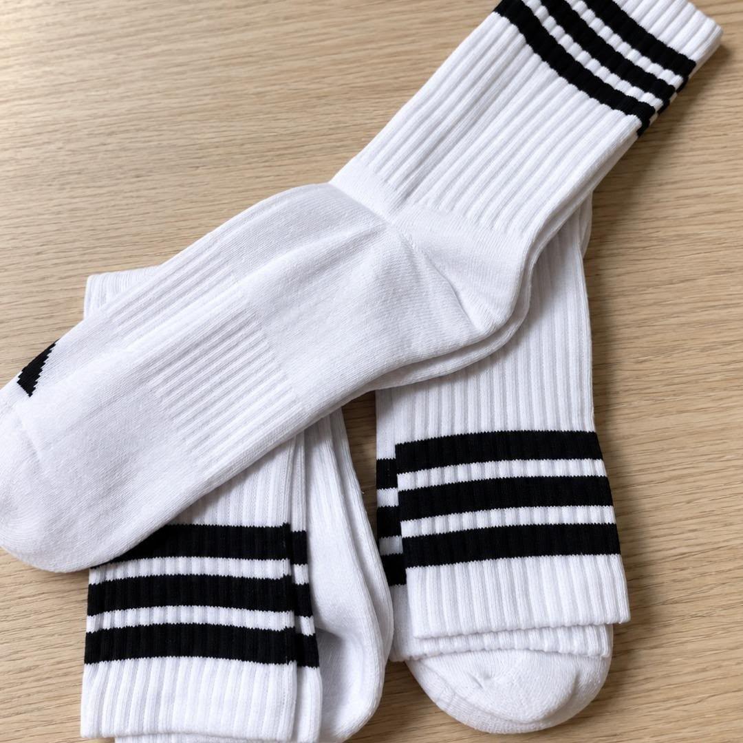 🚚 Kit com 3 Pares De Meias Adidas Três Listras (2 cores)